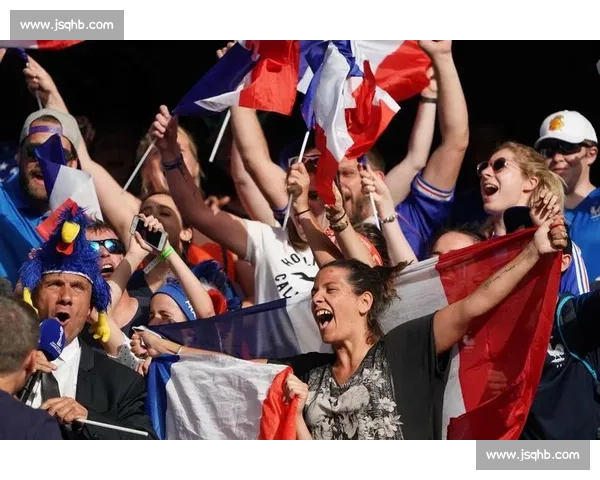 海港球迷齐聚世博源!10・26 客场战泰山,第二现场燃爆申城 海港球迷齐聚世博源!10・26 客场战泰山,第二现场燃爆申城