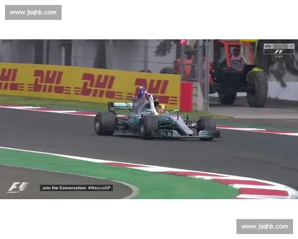 墨西哥站发车大乱斗:830 米直道上的生死时速 墨西哥站发车大乱斗:830 米直道上的生死时速