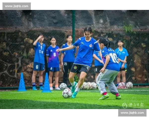 再续百年足球缘!英队访三水上演跨洋对决 再续百年足球缘!英队访三水上演跨洋对决